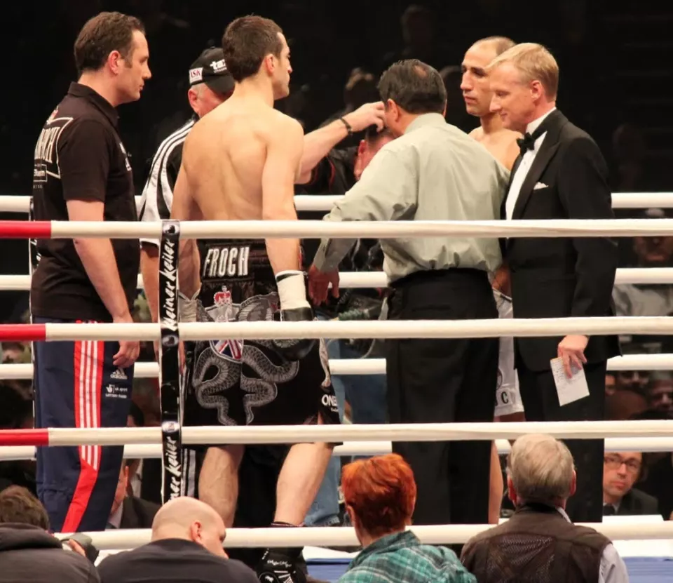 Carl Froch and Arthur Abraham exchanging punches in the ring