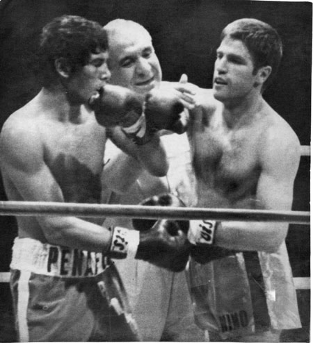 Carlos Monzón and Nino Benvenuti in the ring in 1971