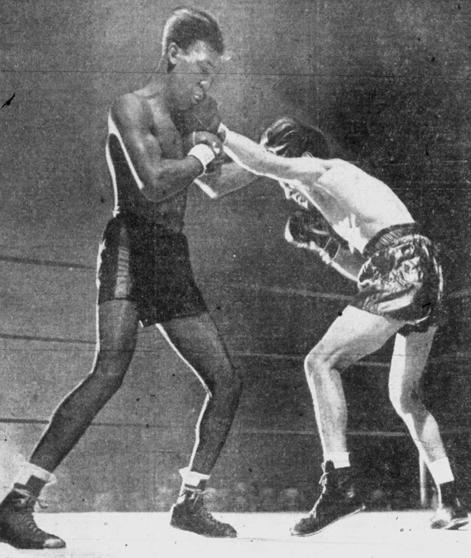 Willie Pep and Chalky Wright boxing in the ring in 1942