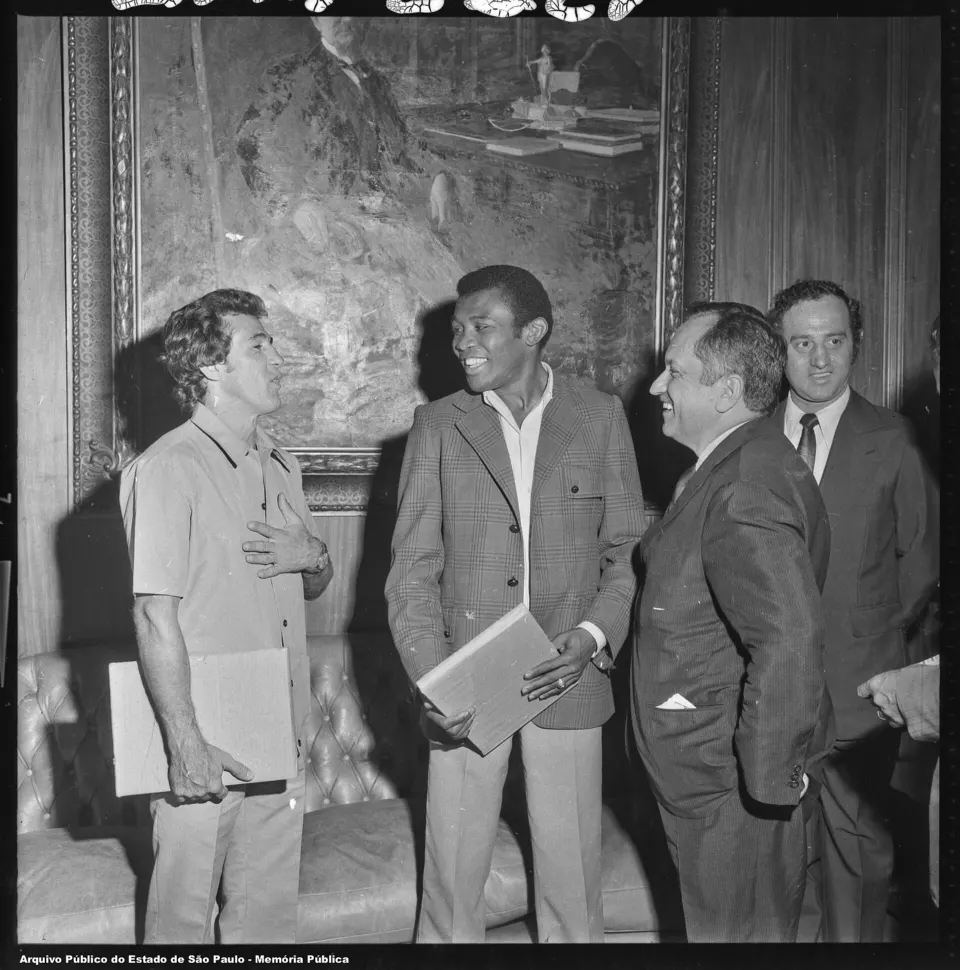 Éder Jofre and José Legrá together before their 1973 featherweight title fight