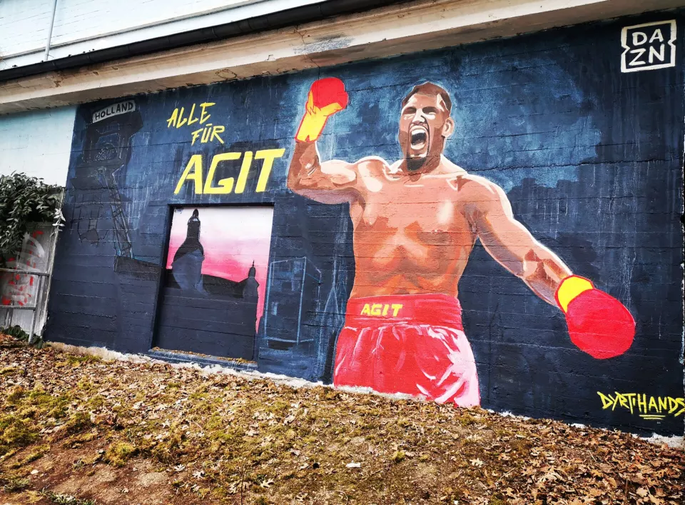 Painted portrait of German heavyweight boxer Agit Kabayel