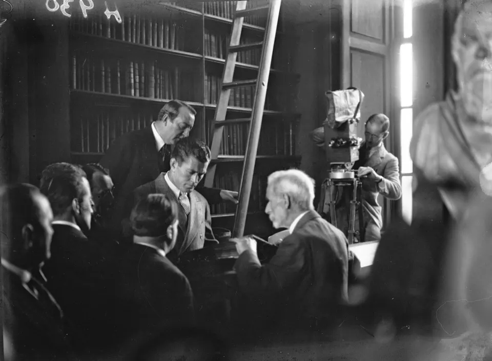 Gene Tunney standing with a group at Trinity College Dublin in 1928