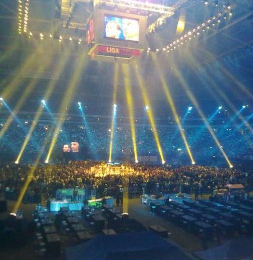 Vitali Klitschko boxing Albert Sosnowski in the ring