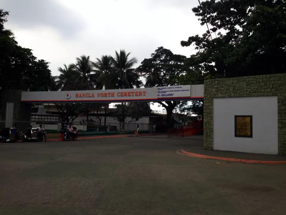 Tombs at Manila North Cemetery