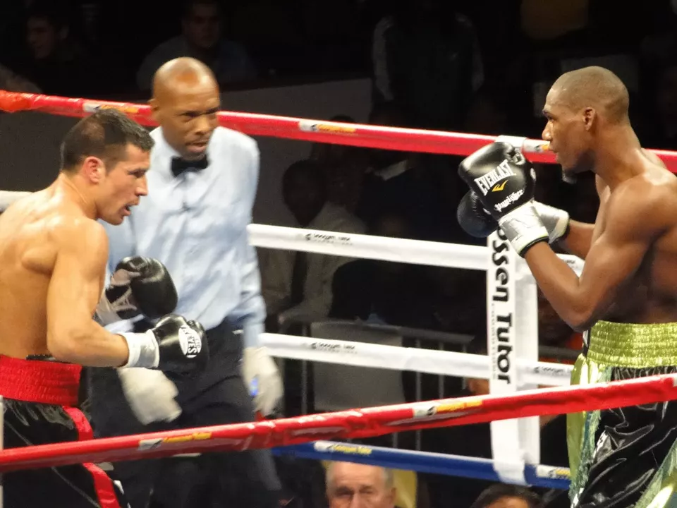 Sergio Martínez facing Paul Williams during their 2010 rematch