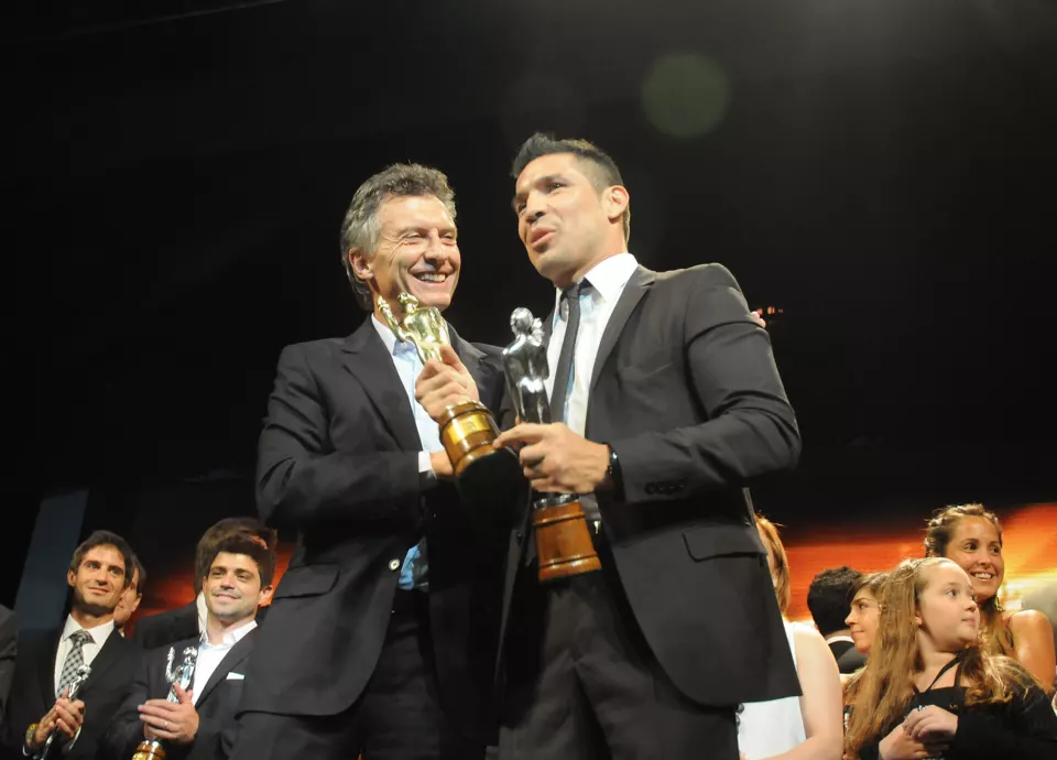 Sergio Martínez receiving the Olimpia de Oro award in 2012