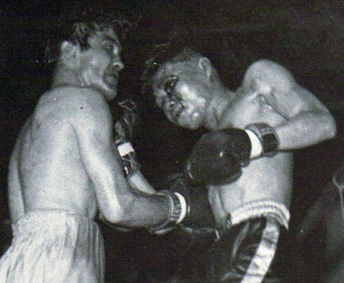 Pone Kingpetch and Pascual Pérez boxing in their 1960 Los Angeles rematch