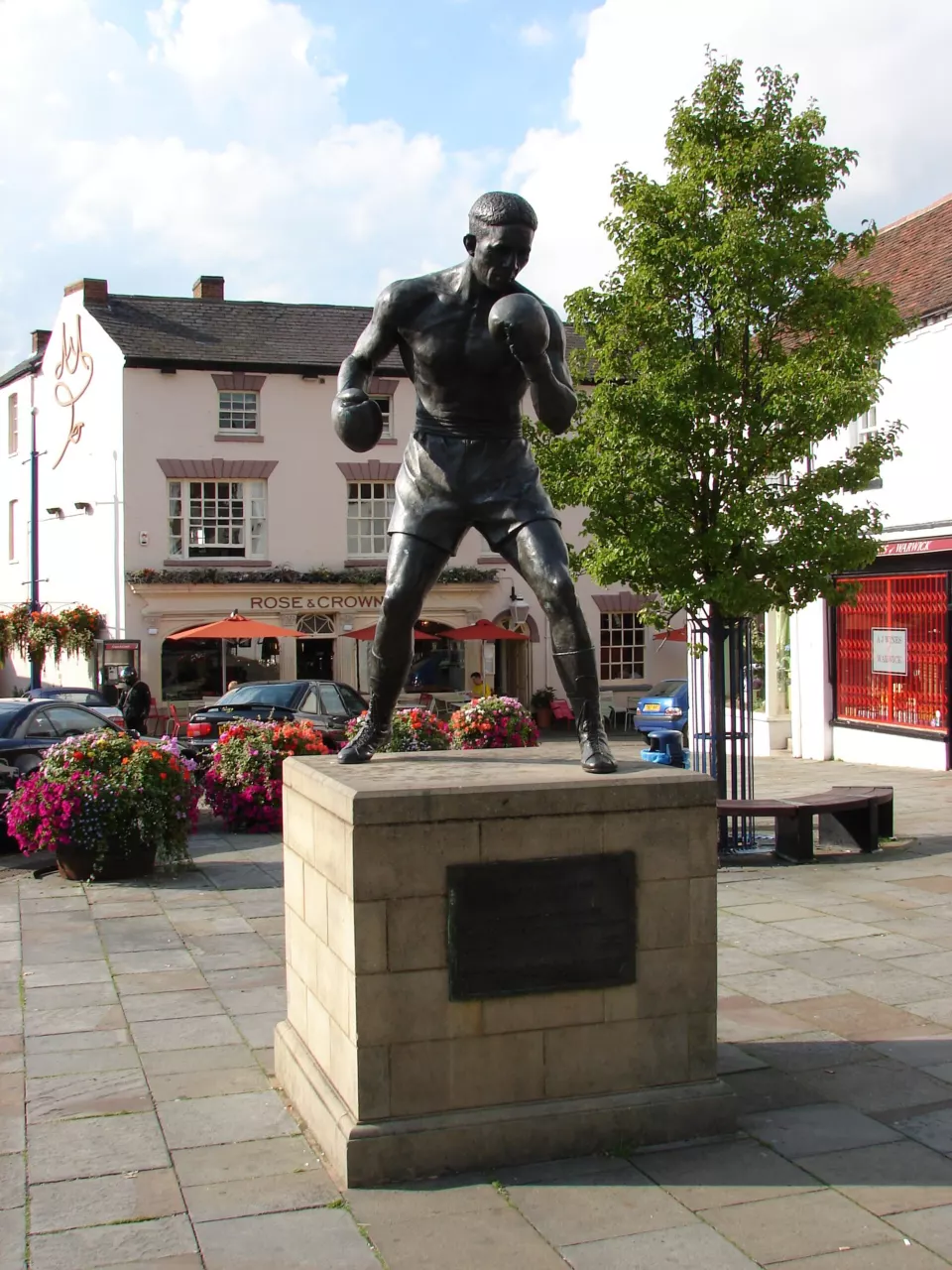 Bronze statue of boxer Randolph Turpin in Warwick market square