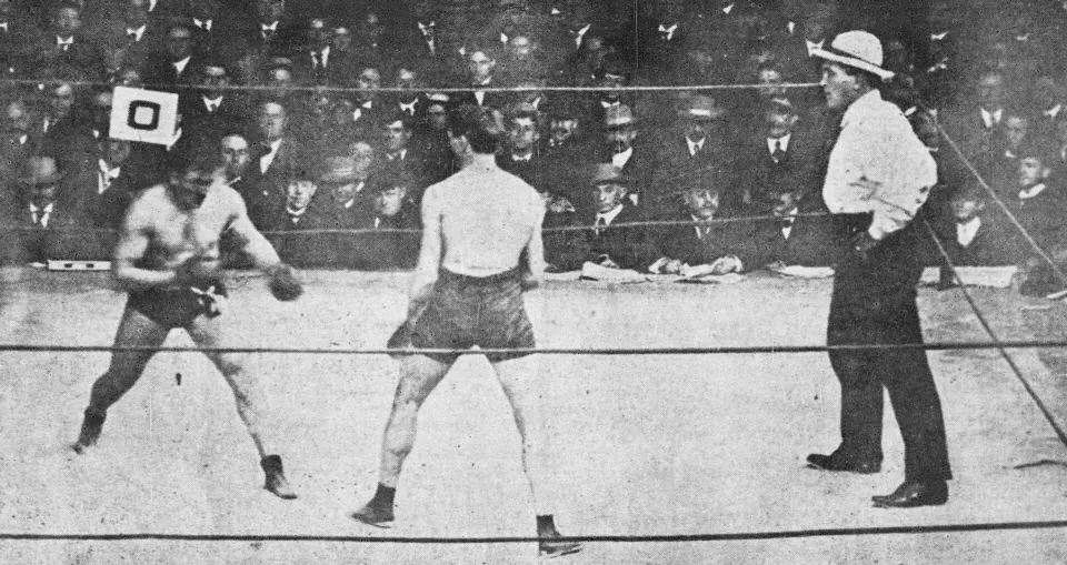 Tommy Burns and Philadelphia Jack O'Brien boxing in a ring in 1907